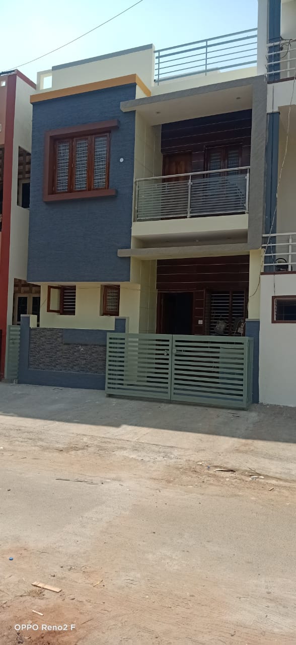 600 Sqft East Face Residential House Sale University Layout, Mysore