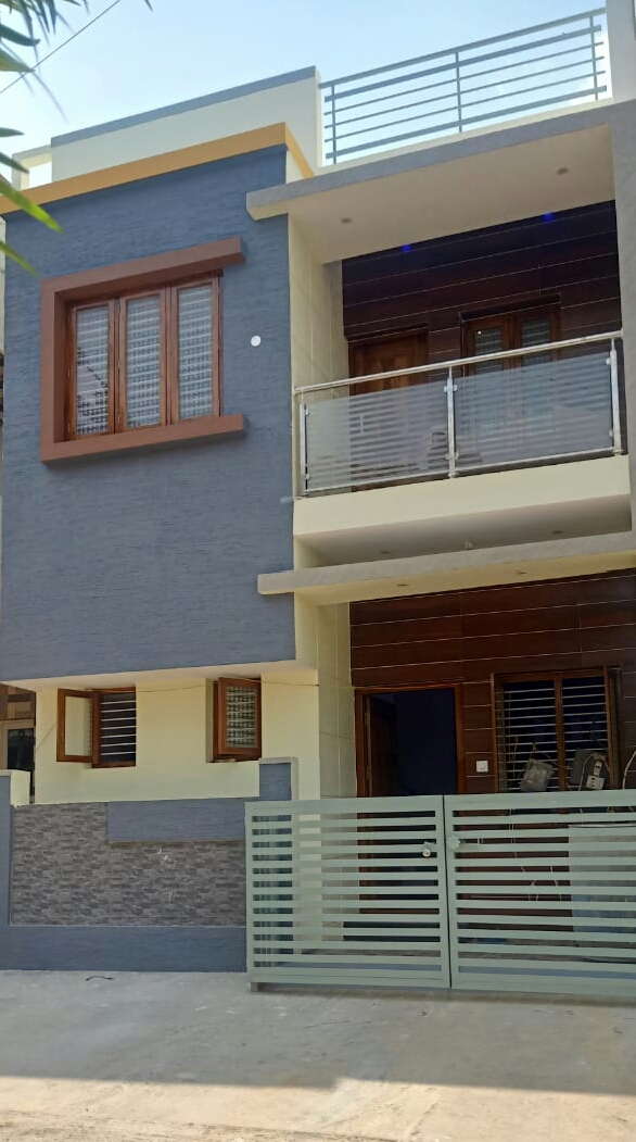 600 Sqft East Face Residential House Sale University Layout, Mysore