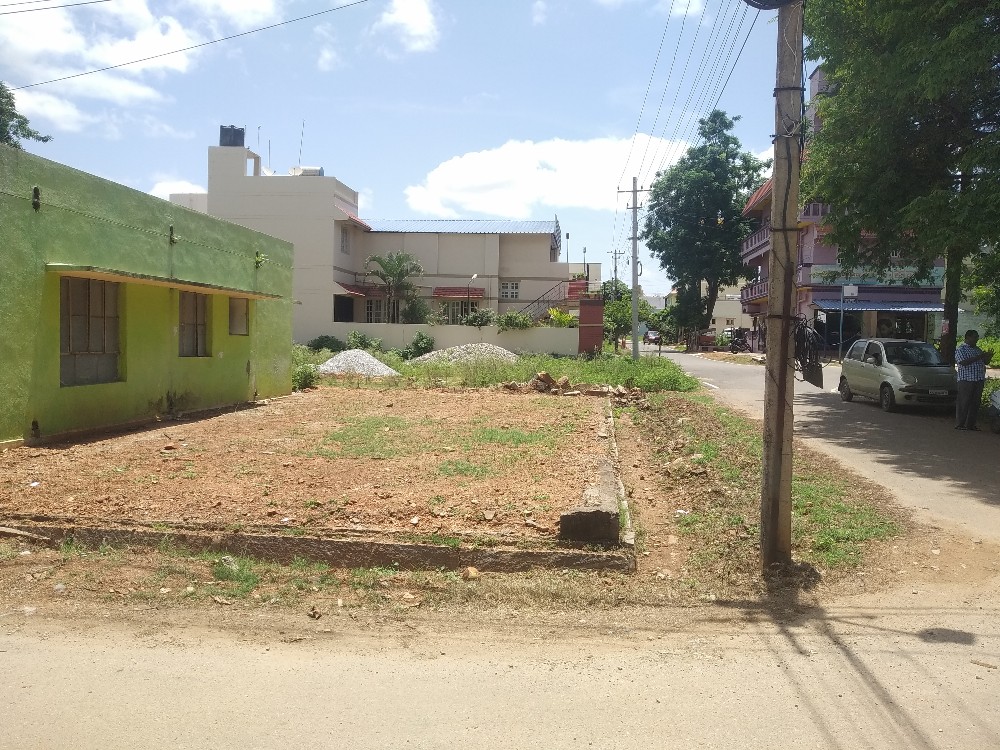 800 Sqft South East Corner Site Sale Sharadadevinagar, Mysore