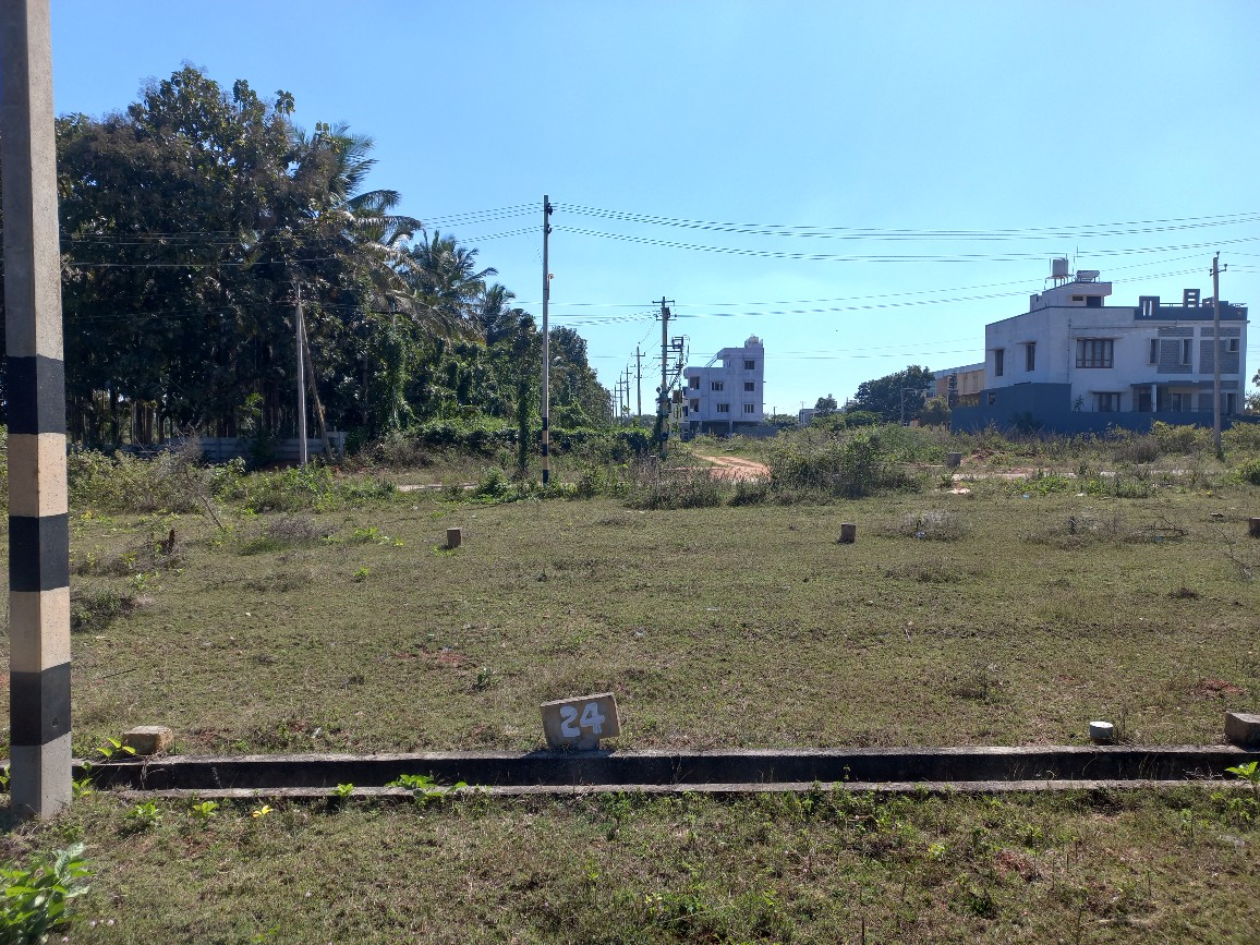 600 Sqft North Face Residential Site Sale University Layout, Mysore