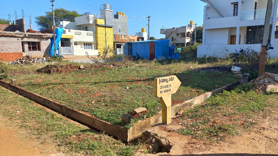 750 Sqft North West Corner Residential Site Sale University Layout, Mysore
