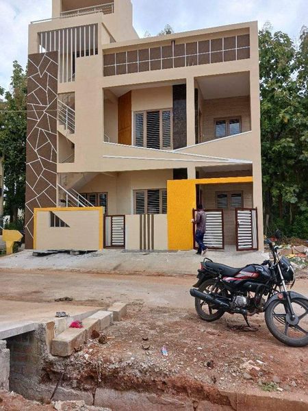 1050 Sqft South West Corner Residential House Sale University Layout, Mysore